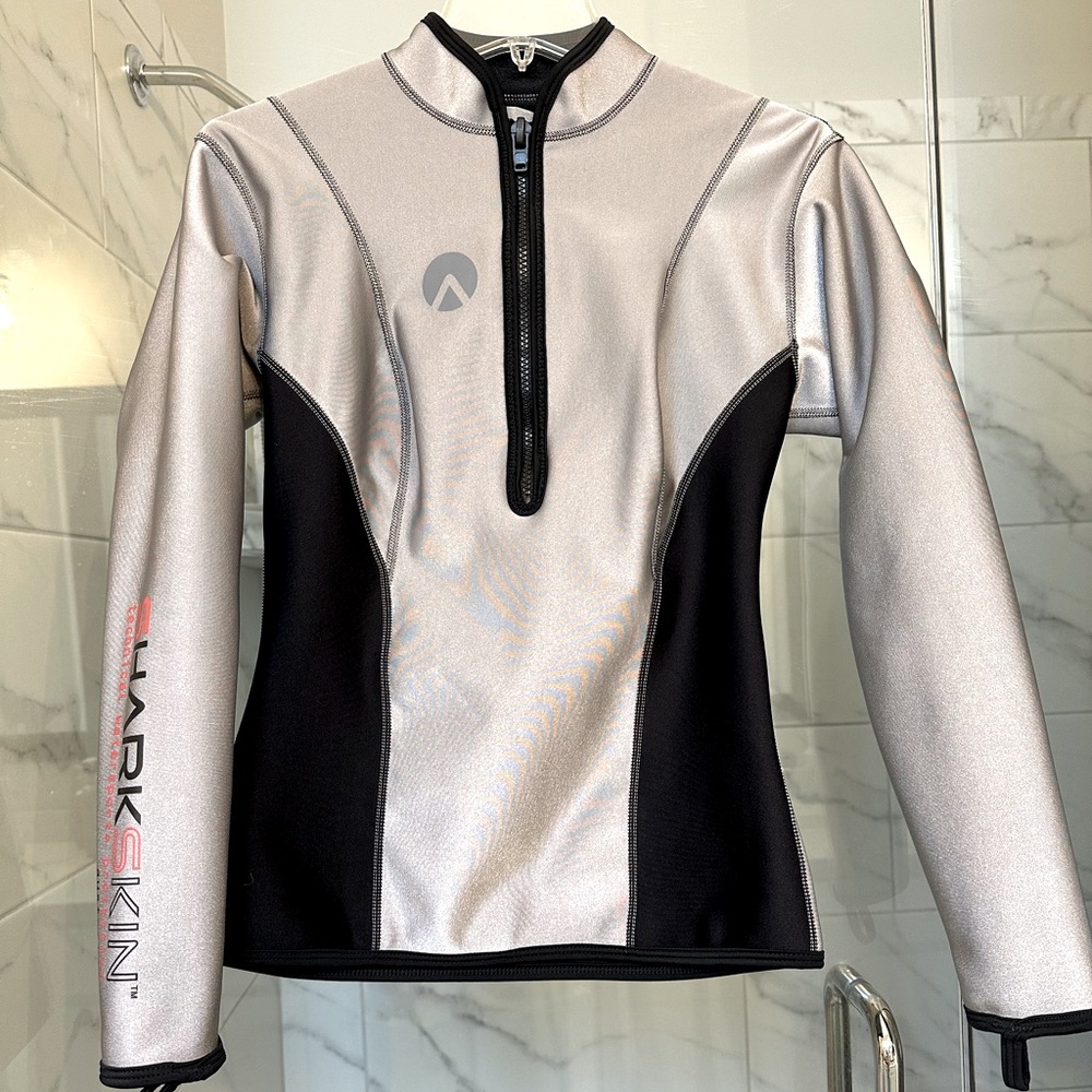 NWOT Sharkskin Wetsuit Jacket in perfect condition.